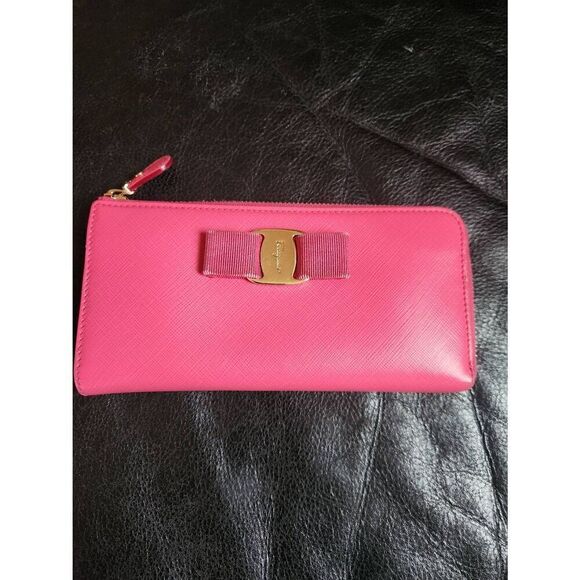 Salvatore Ferragamo Pink Saffiano Leather Vara Bow Zip Continental Wallet - Picture 10 of 11